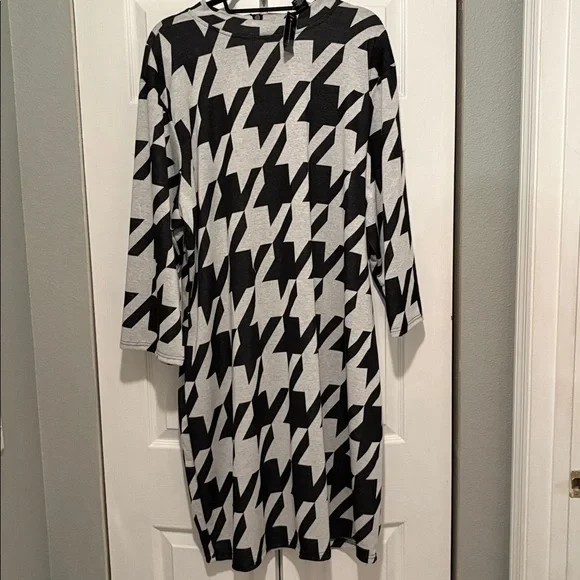 Ashley Stewart Black and Gray Houndstooth Dress Plus Size 26/28 - Picture 7 of 7
